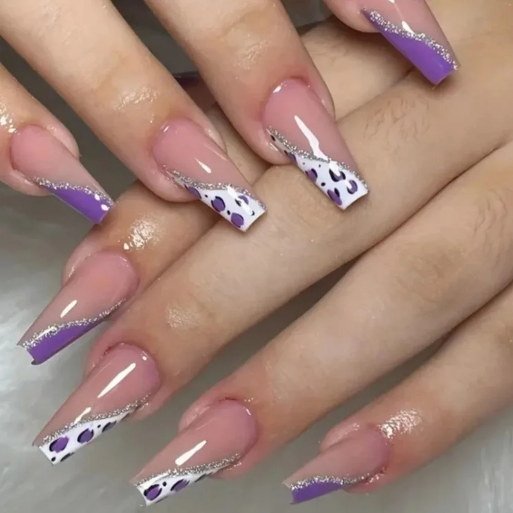 24 Pieces Fake press on nails